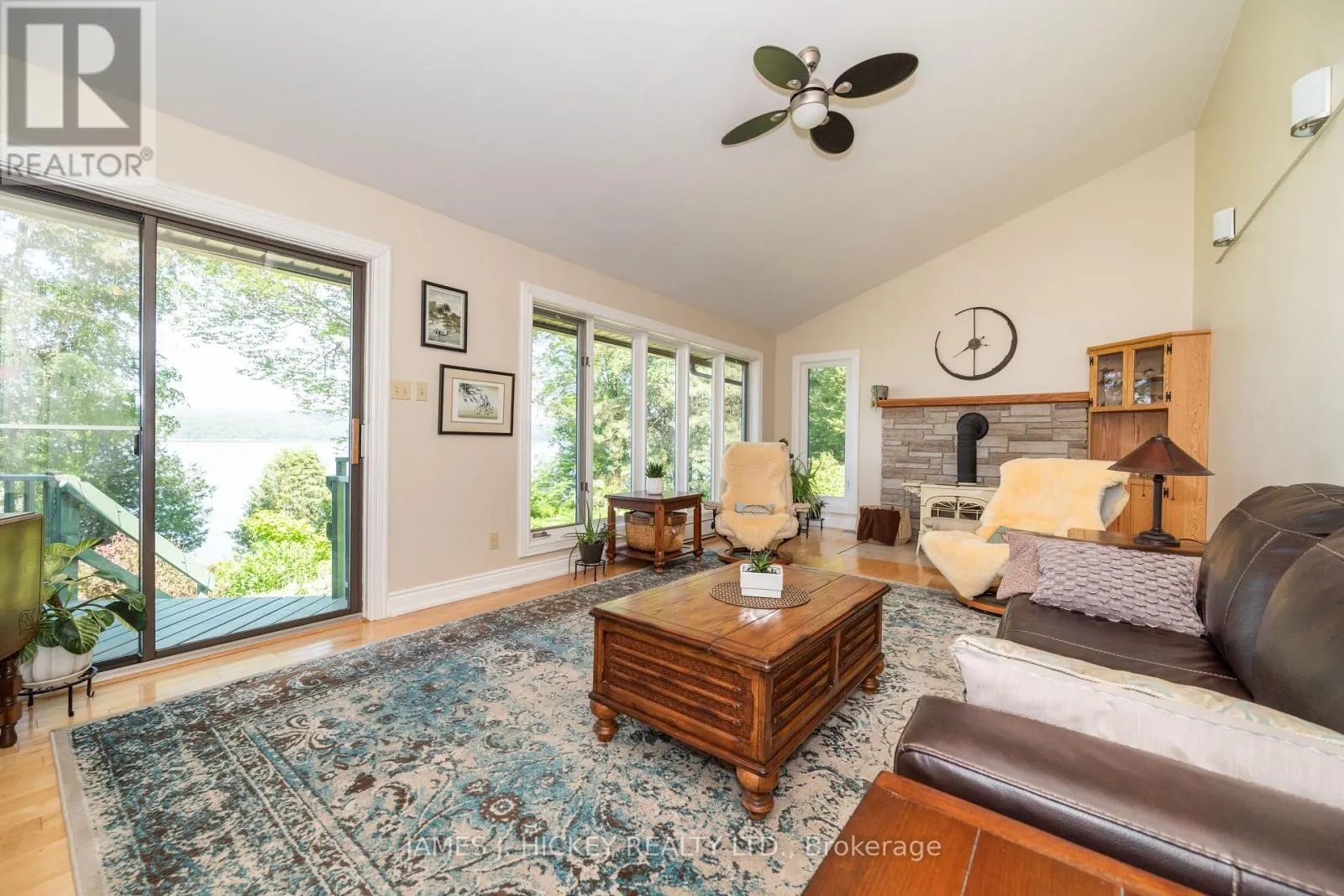 581 ROCKY POINT LANE