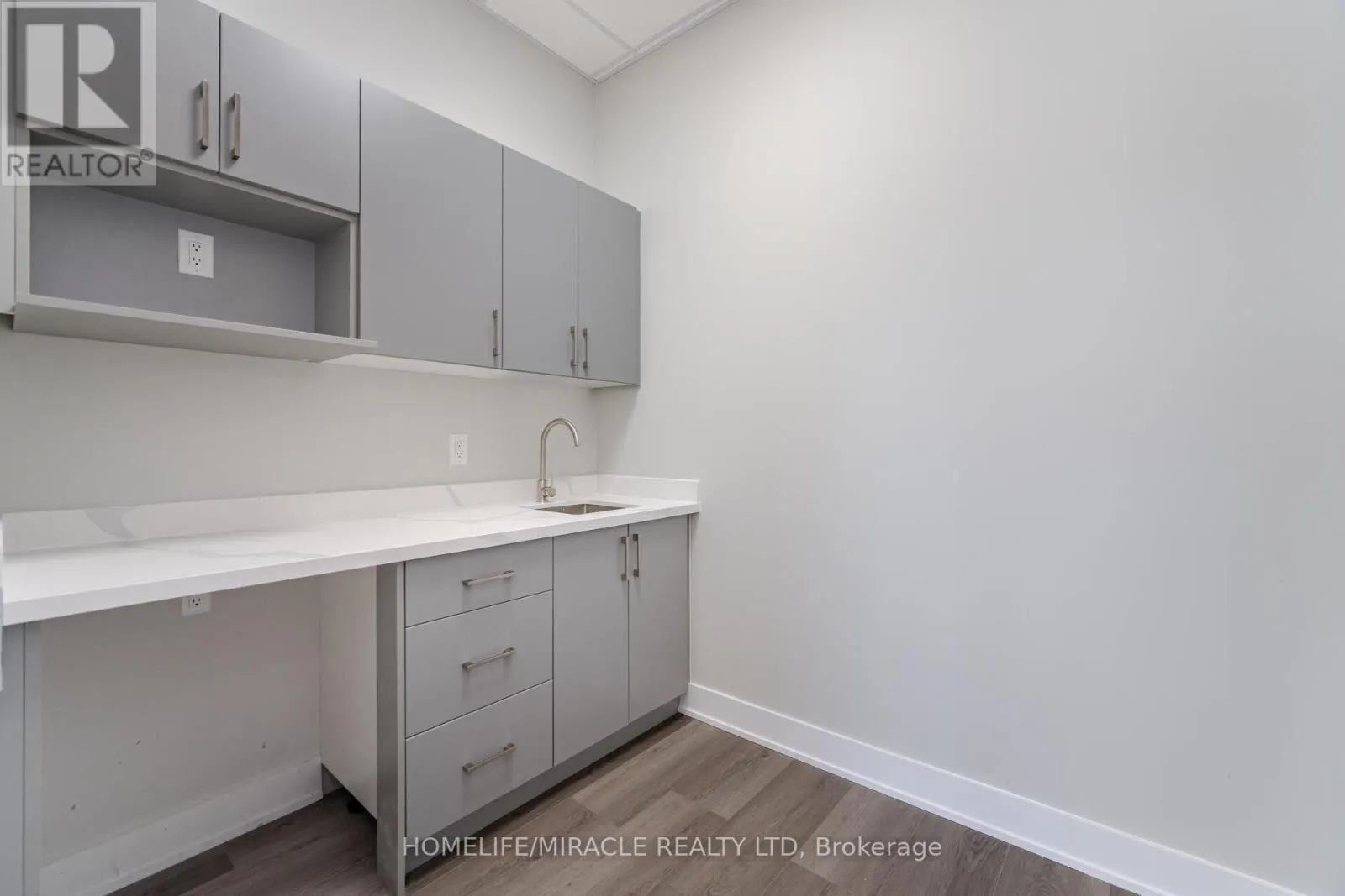 P205 - 454 HESPELER ROAD