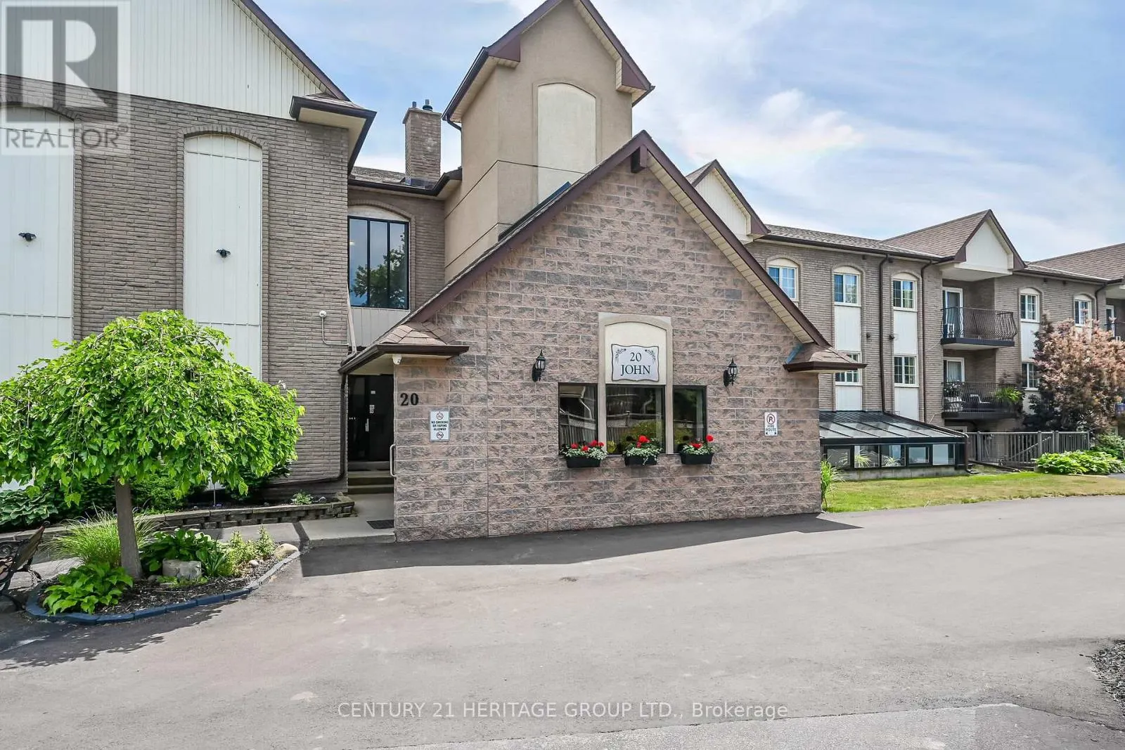 #207 - 20 JOHN STREET