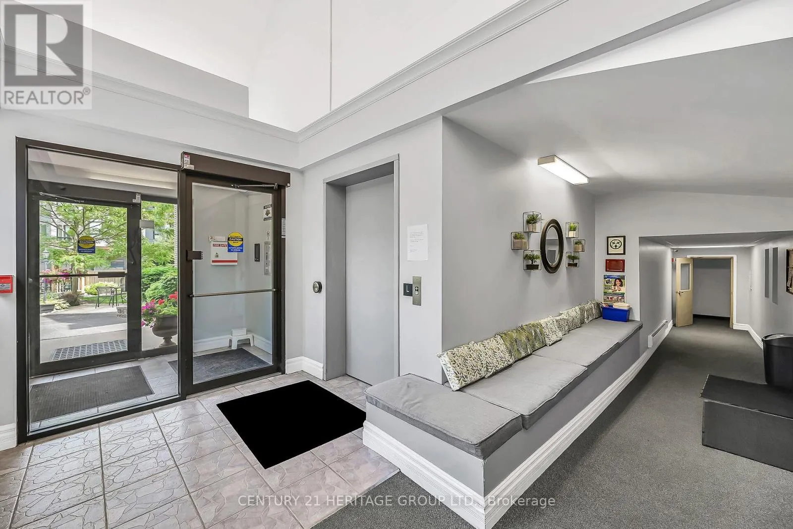 #207 - 20 JOHN STREET
