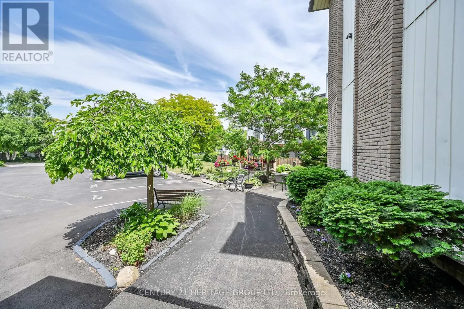 #207 - 20 JOHN STREET