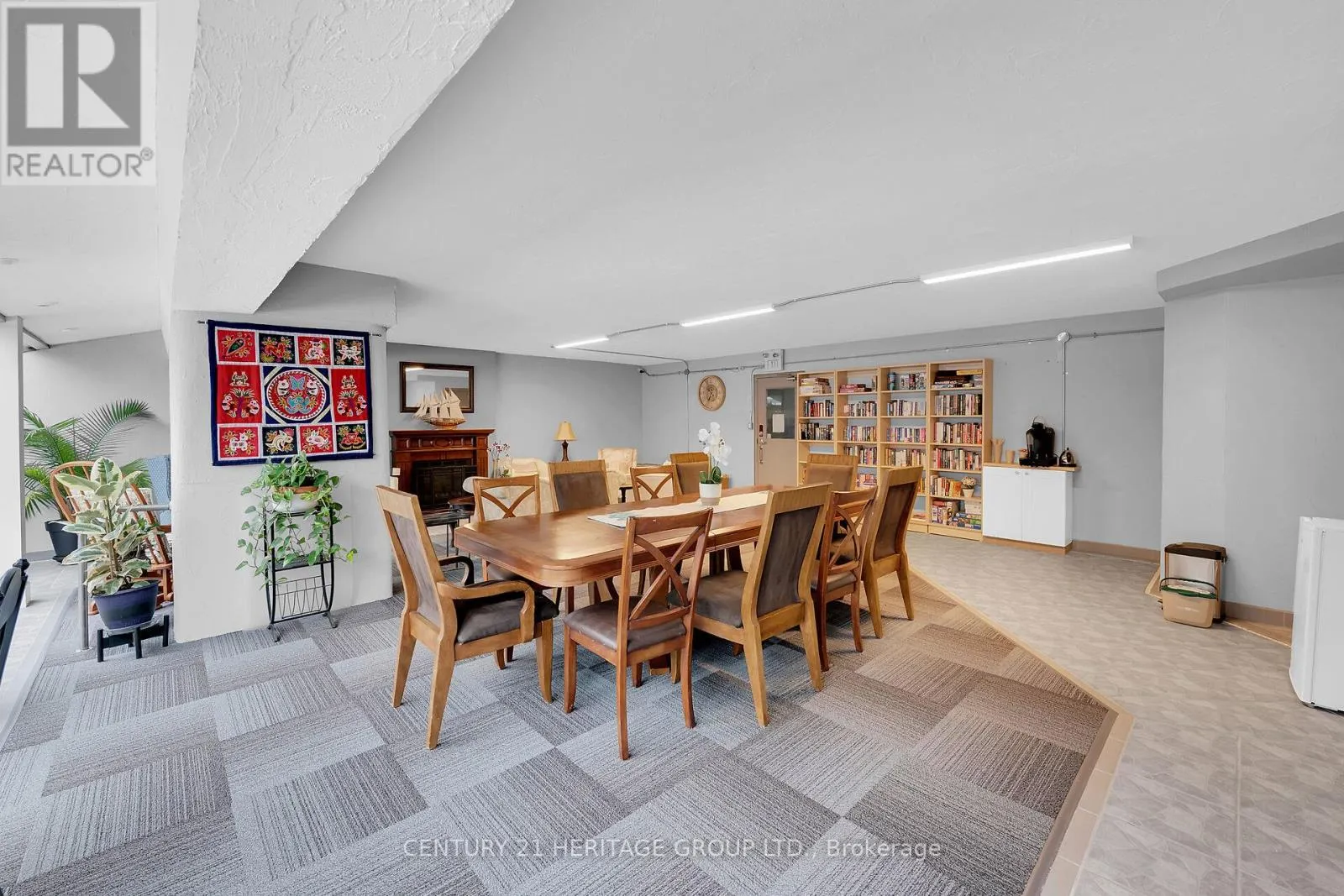 #207 - 20 JOHN STREET