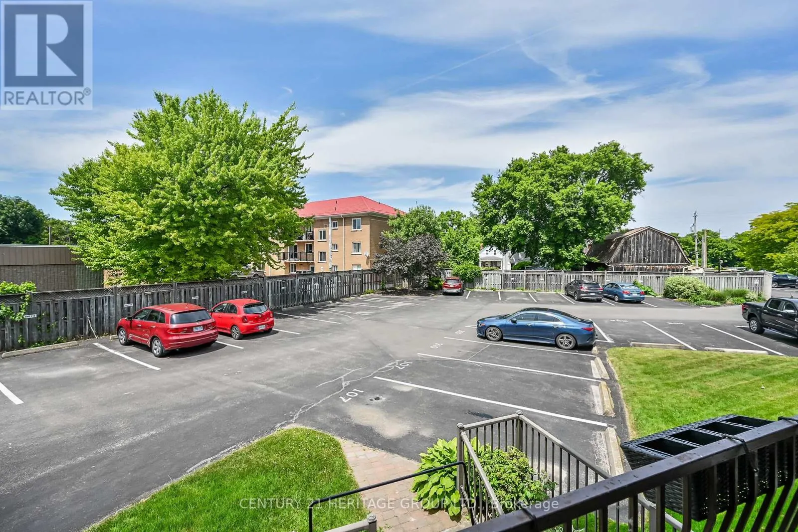 #207 - 20 JOHN STREET