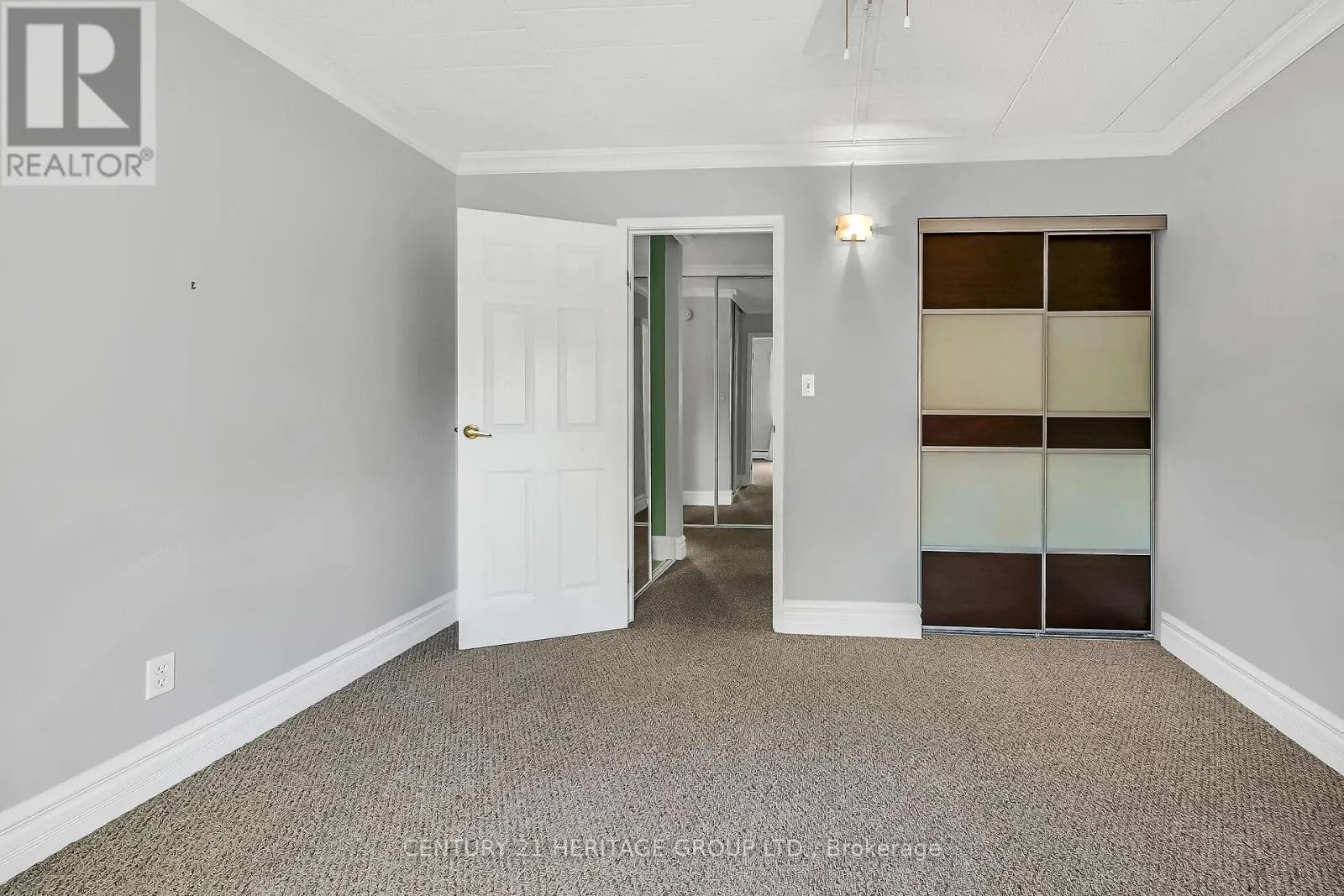 #207 - 20 JOHN STREET