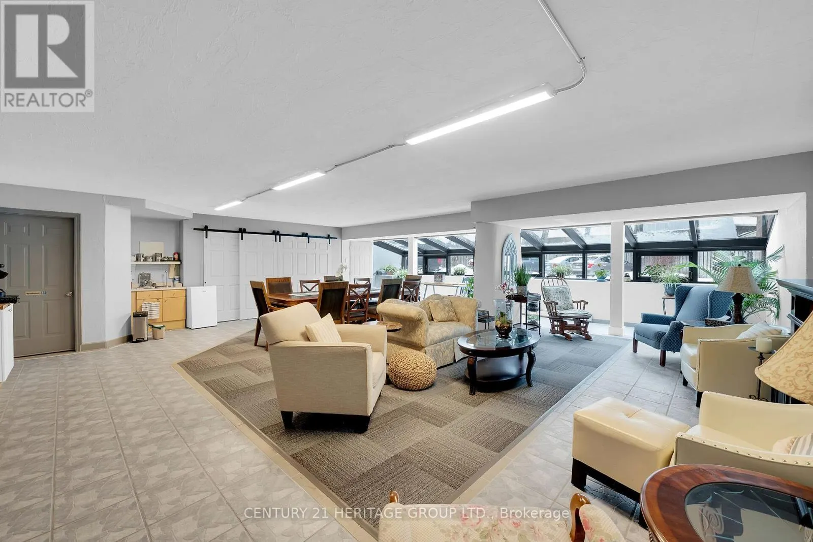 #207 - 20 JOHN STREET