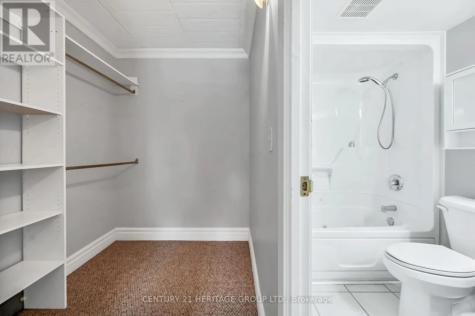 #207 - 20 JOHN STREET