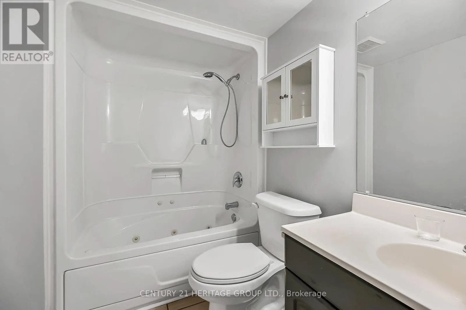 #207 - 20 JOHN STREET