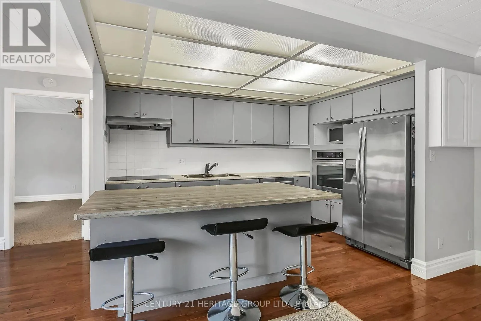 #207 - 20 JOHN STREET