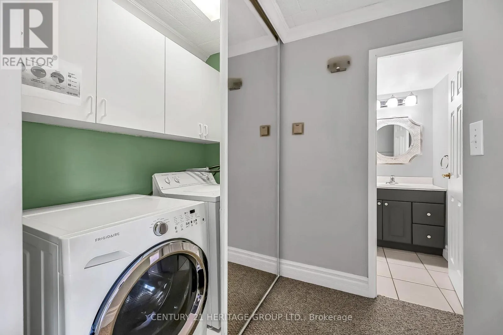#207 - 20 JOHN STREET