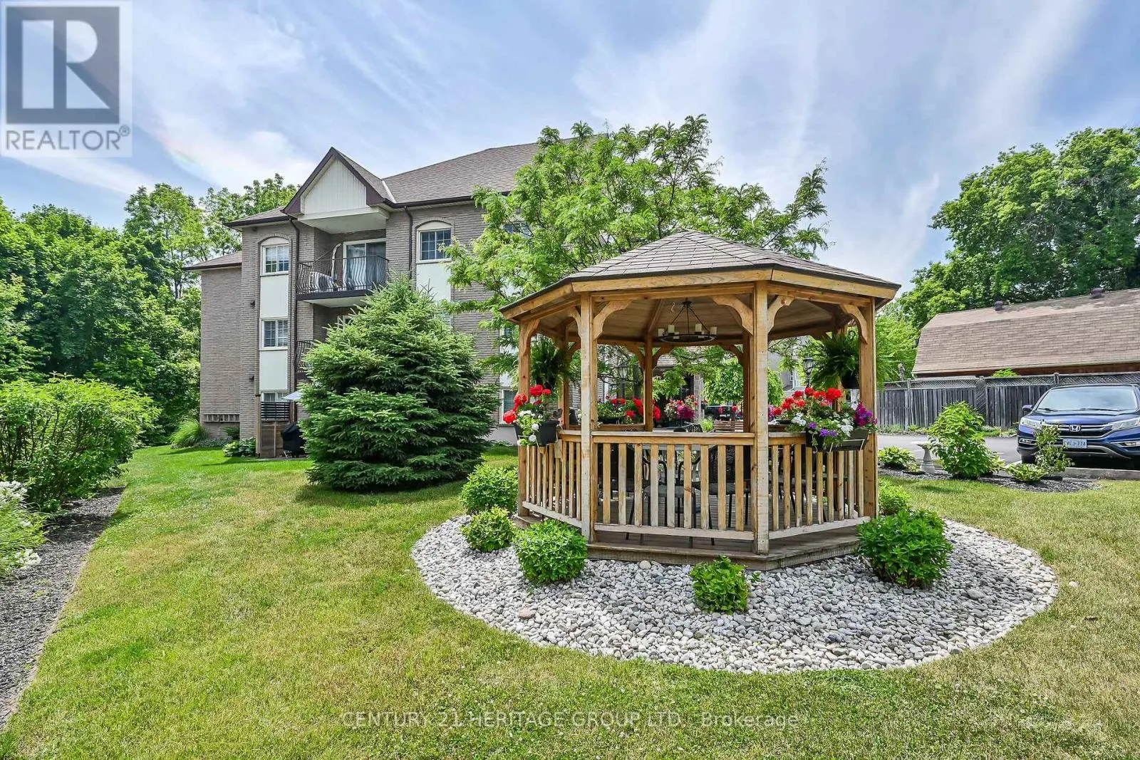 #207 - 20 JOHN STREET