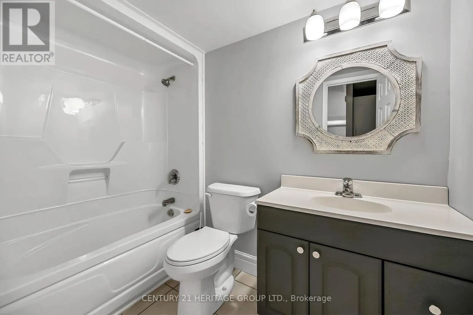 #207 - 20 JOHN STREET