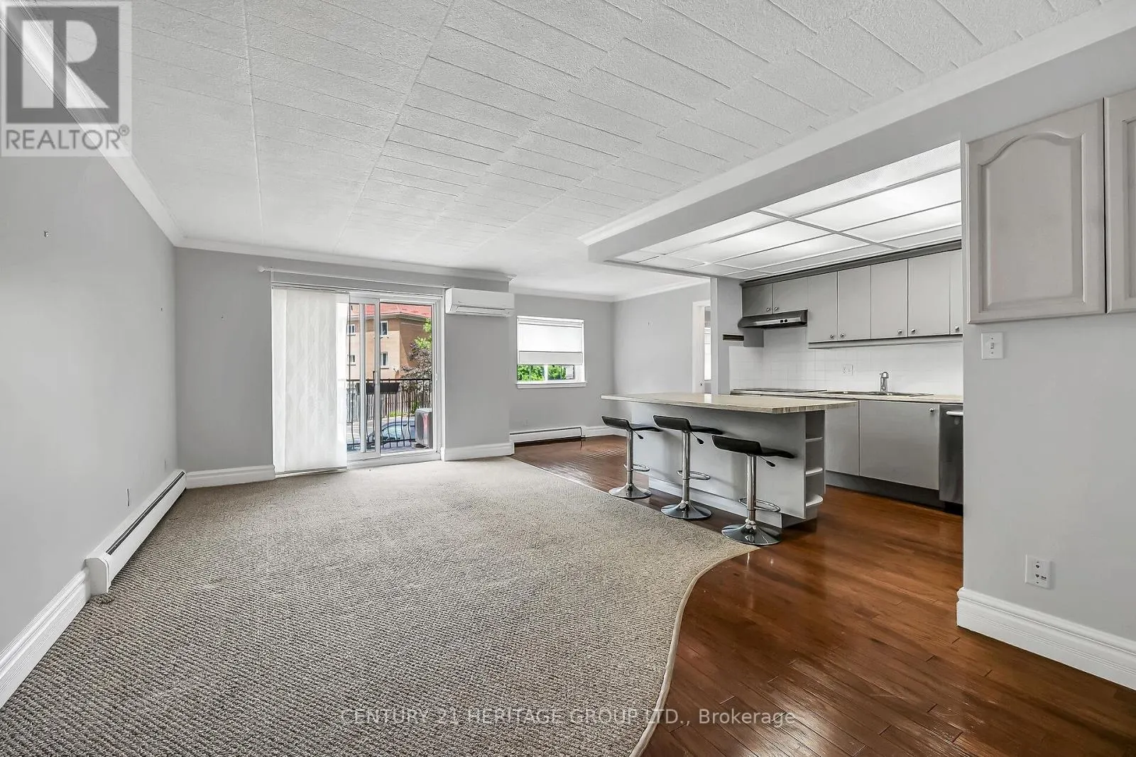 #207 - 20 JOHN STREET