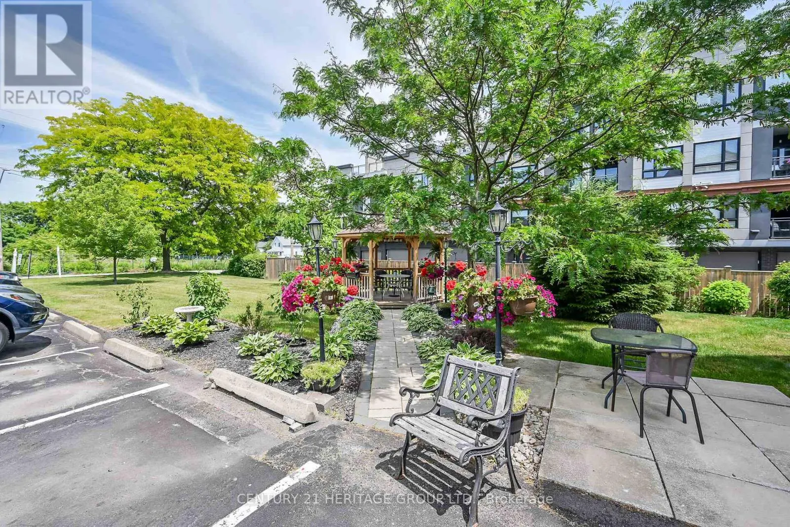 #207 - 20 JOHN STREET