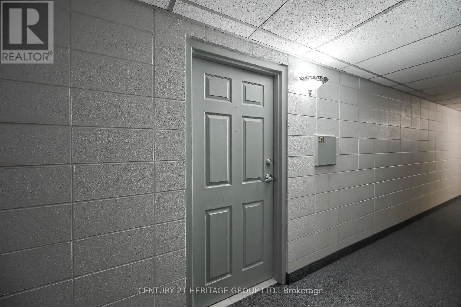 #207 - 20 JOHN STREET