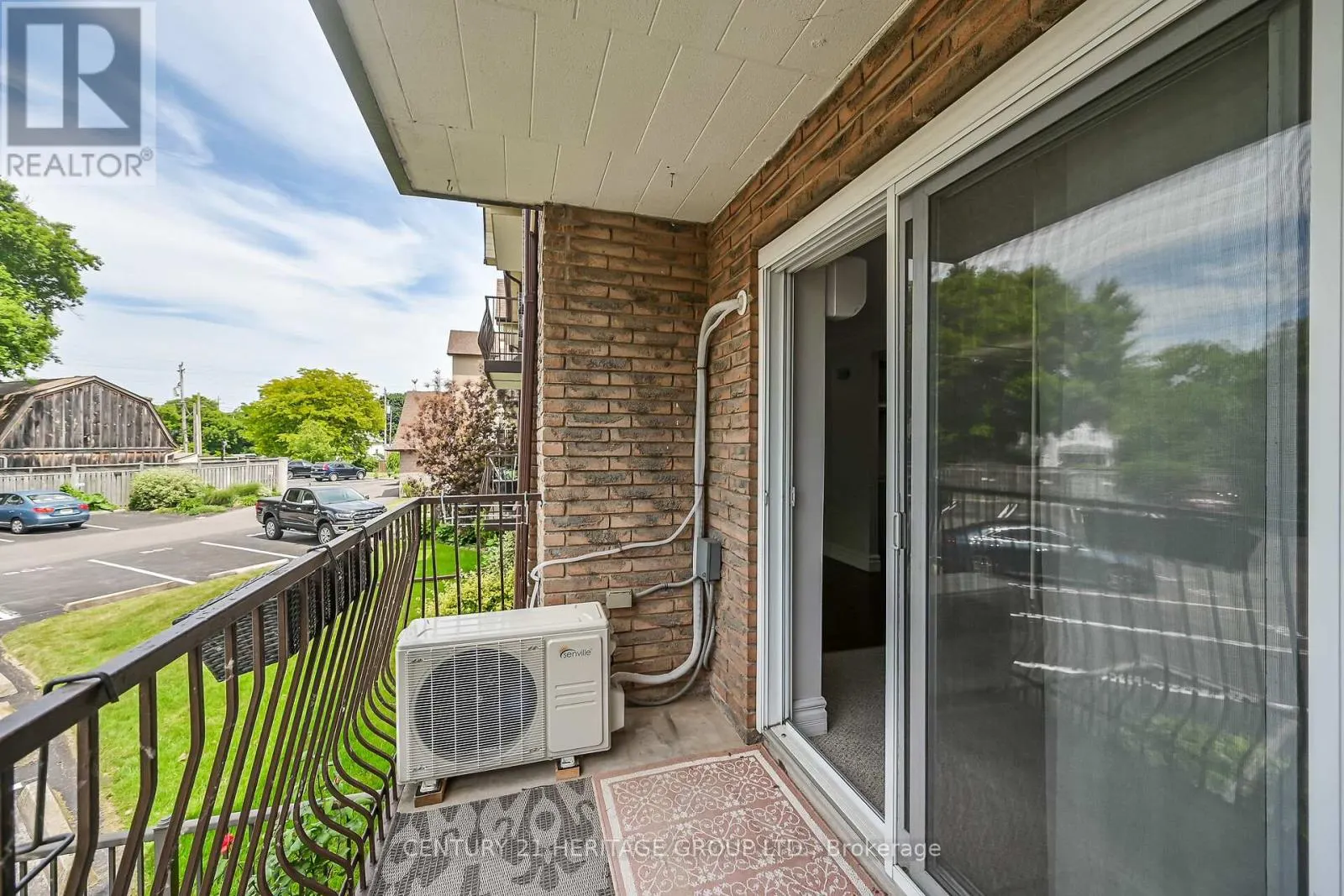 #207 - 20 JOHN STREET