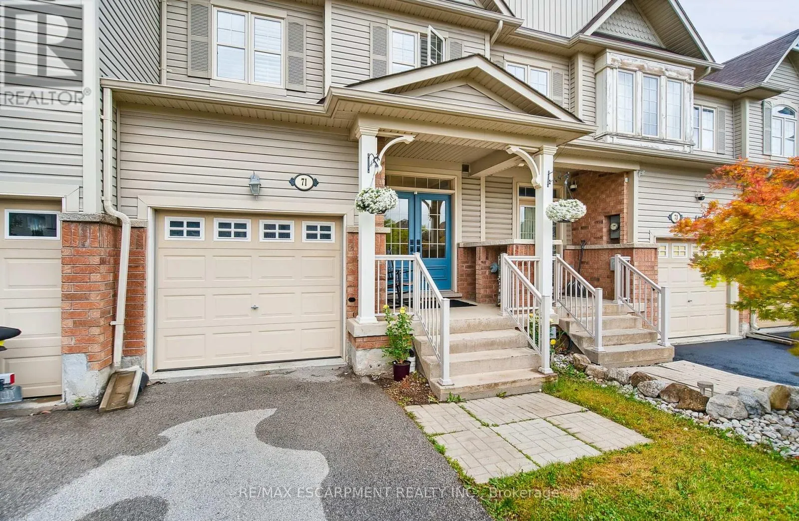 71 CATHEDRAL COURT