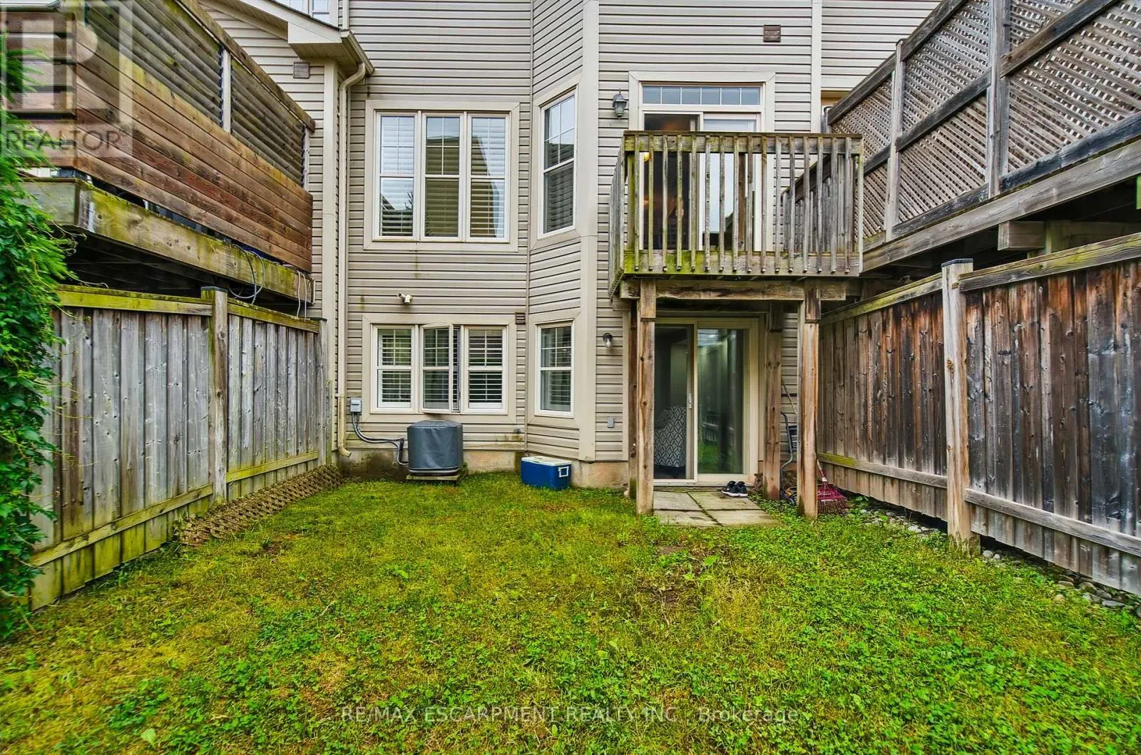 71 CATHEDRAL COURT