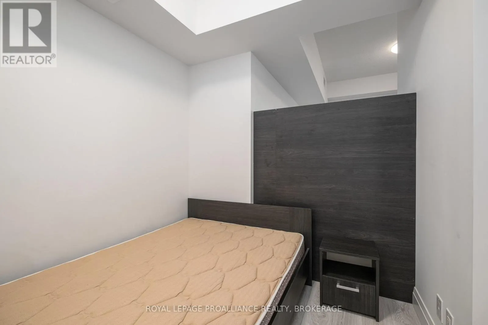 415 - 652 PRINCESS STREET, #415