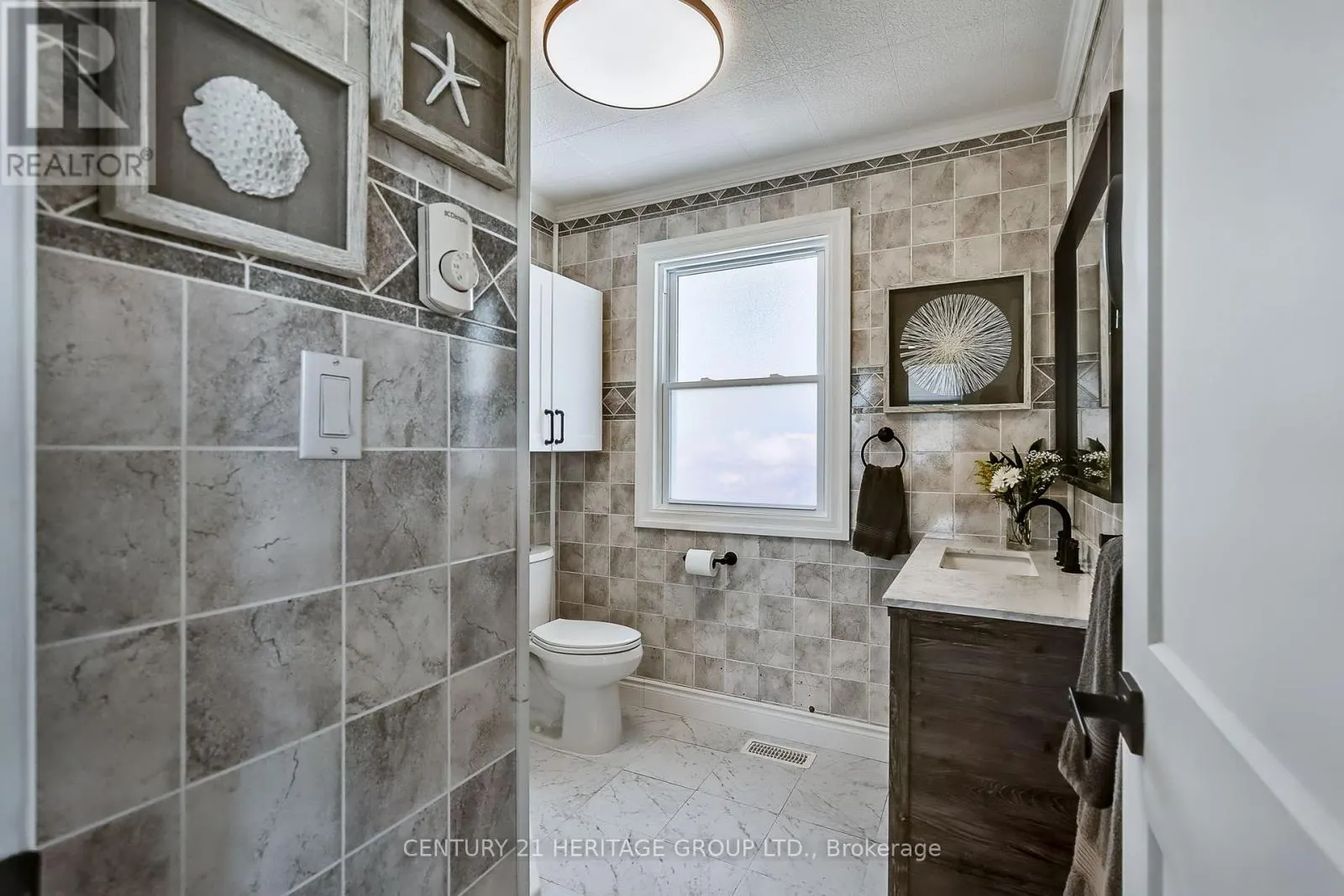 33 FAIRWELL AVENUE