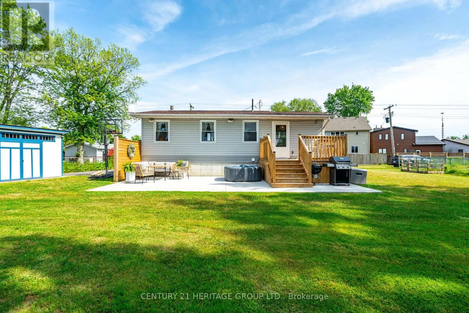 33 FAIRWELL AVENUE