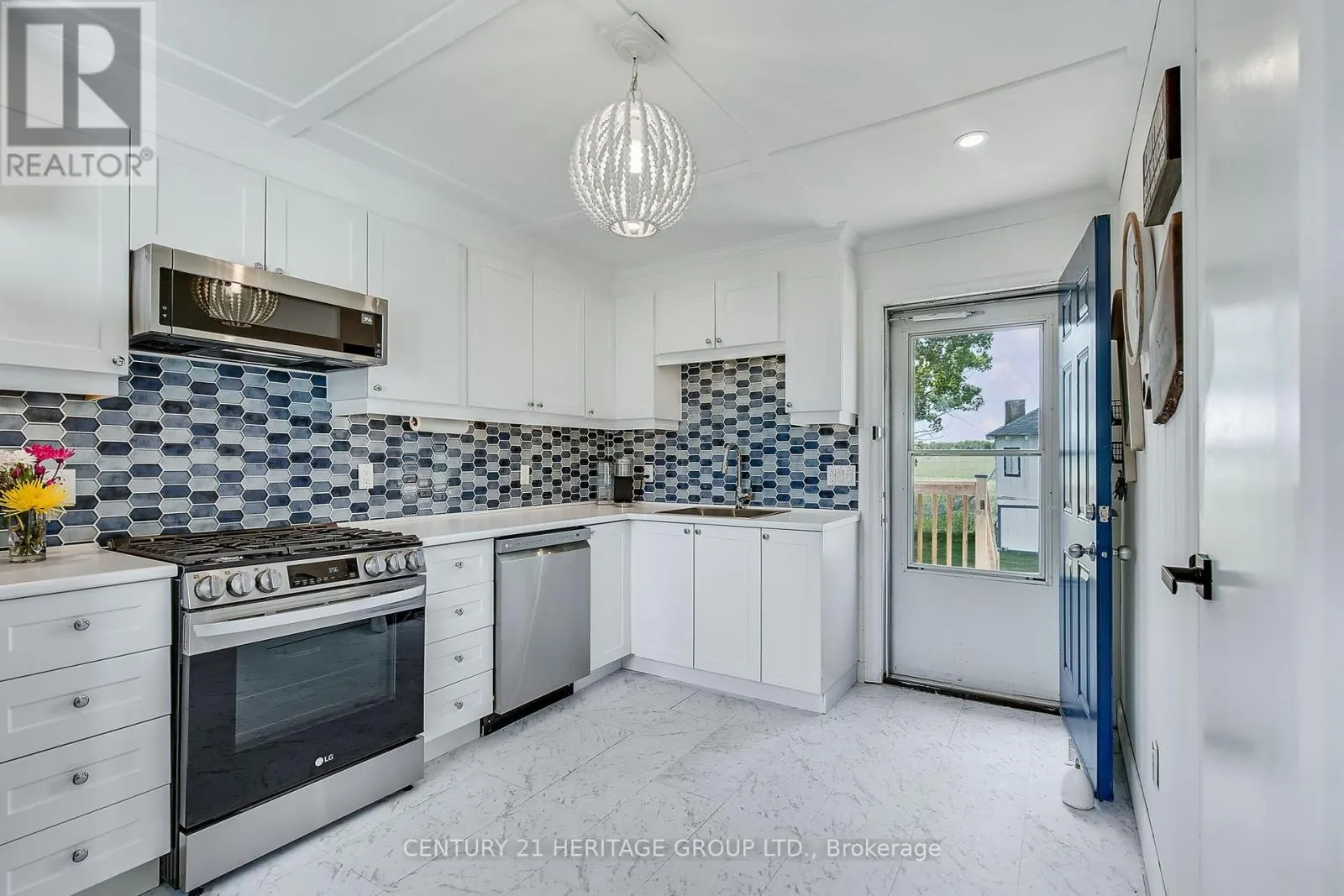 33 FAIRWELL AVENUE