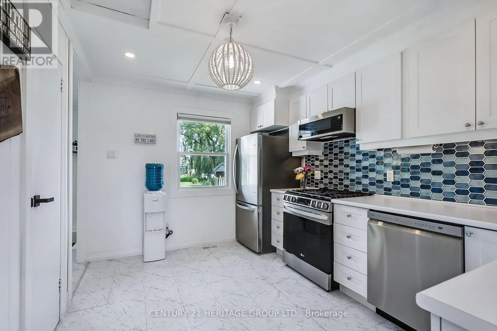 33 FAIRWELL AVENUE