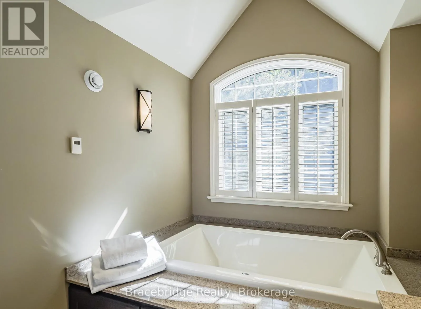 SANDFIELD 4 WEEK 1 - 3876 MUSKOKA RD HWY 118 W