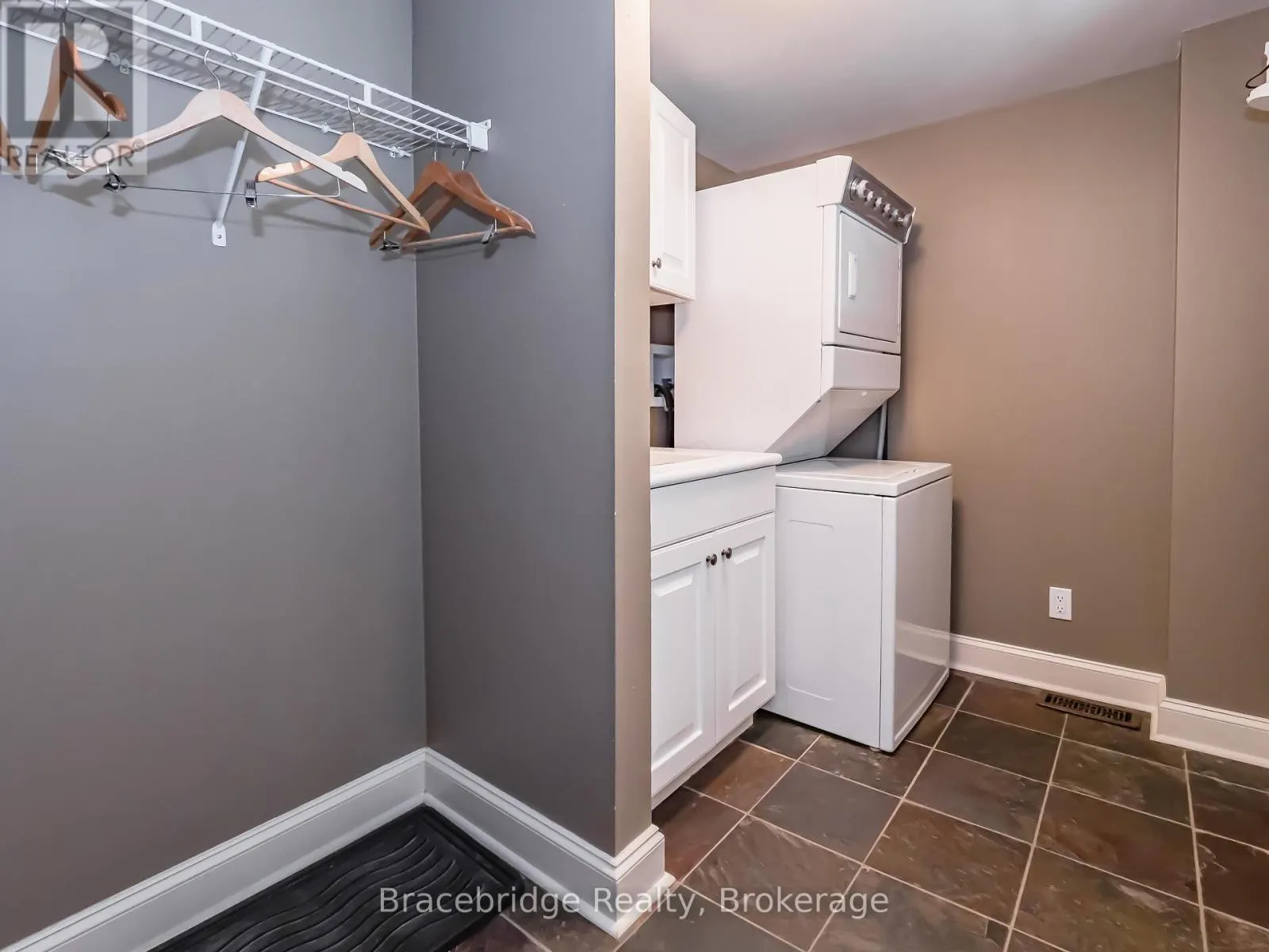 SANDFIELD 4 WEEK 1 - 3876 MUSKOKA RD HWY 118 W