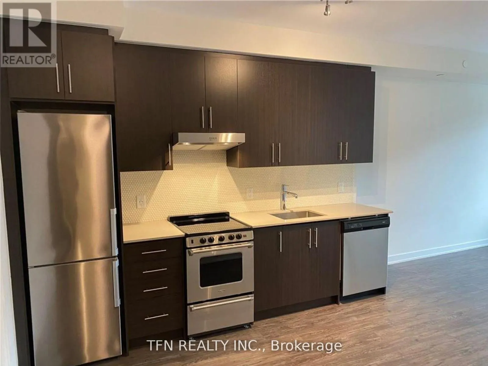 910 - 212 KING WILLIAM STREET