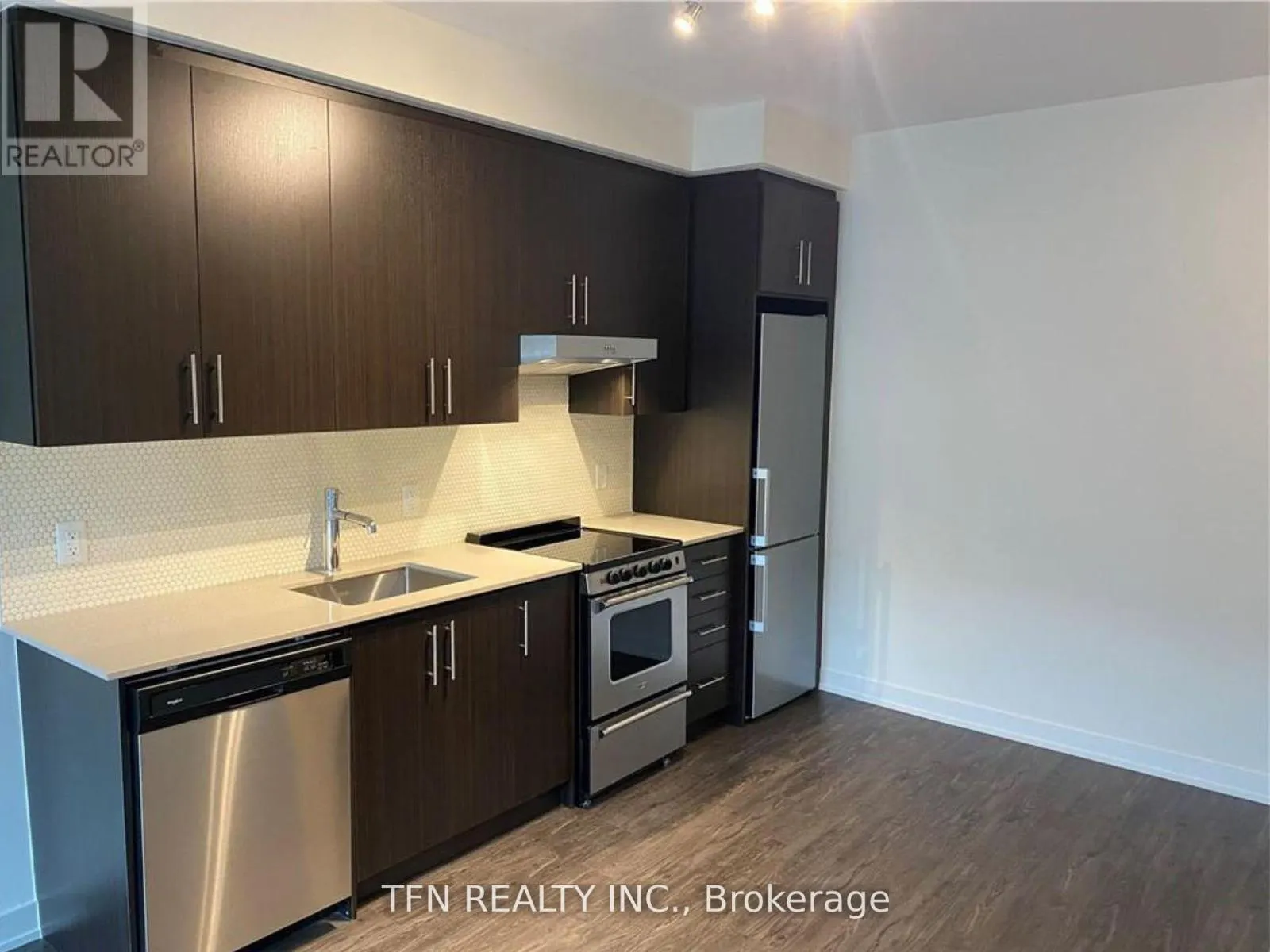 910 - 212 KING WILLIAM STREET