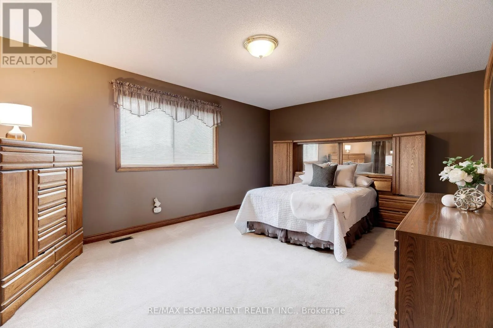9 SUGARBERRY COURT