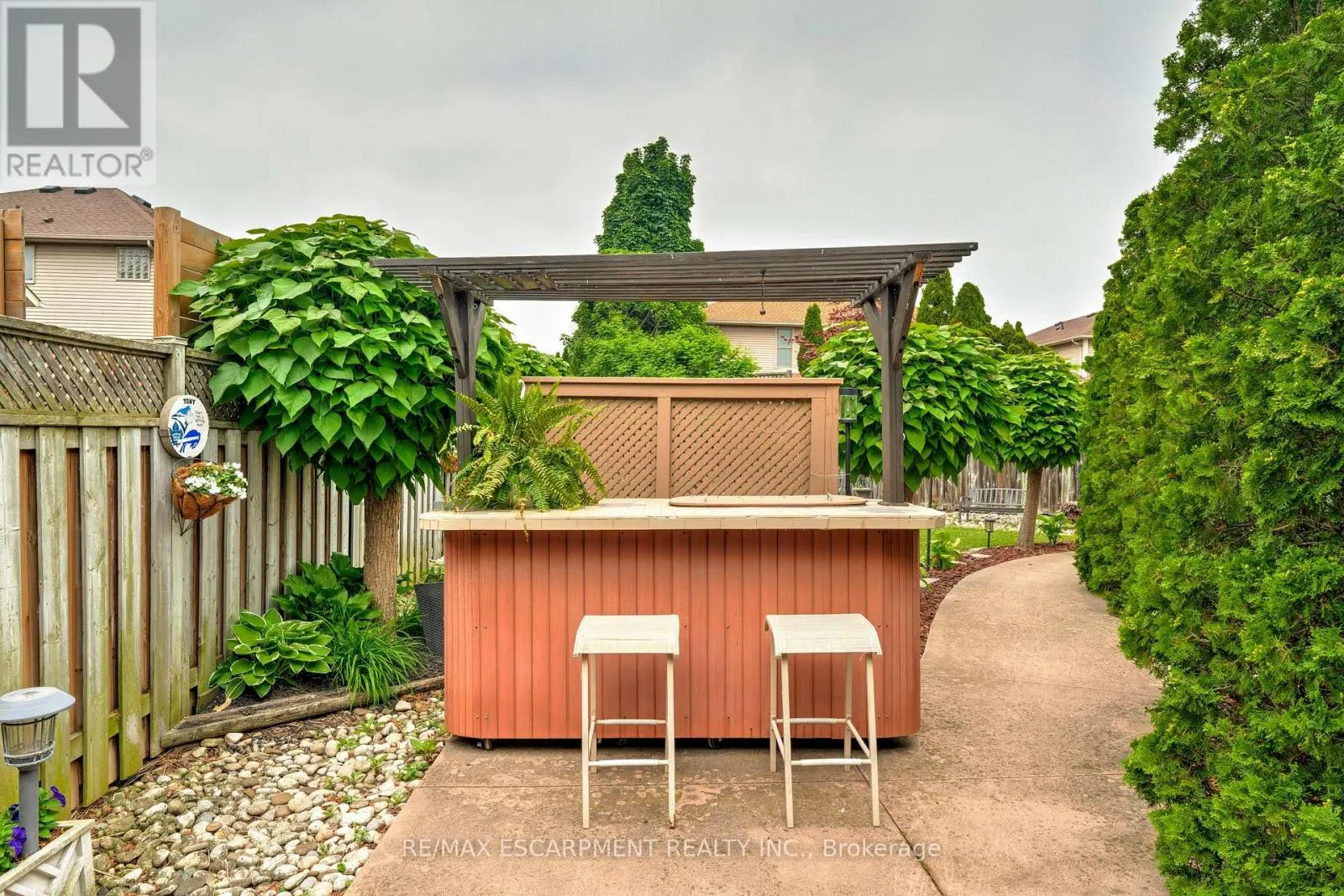 9 SUGARBERRY COURT