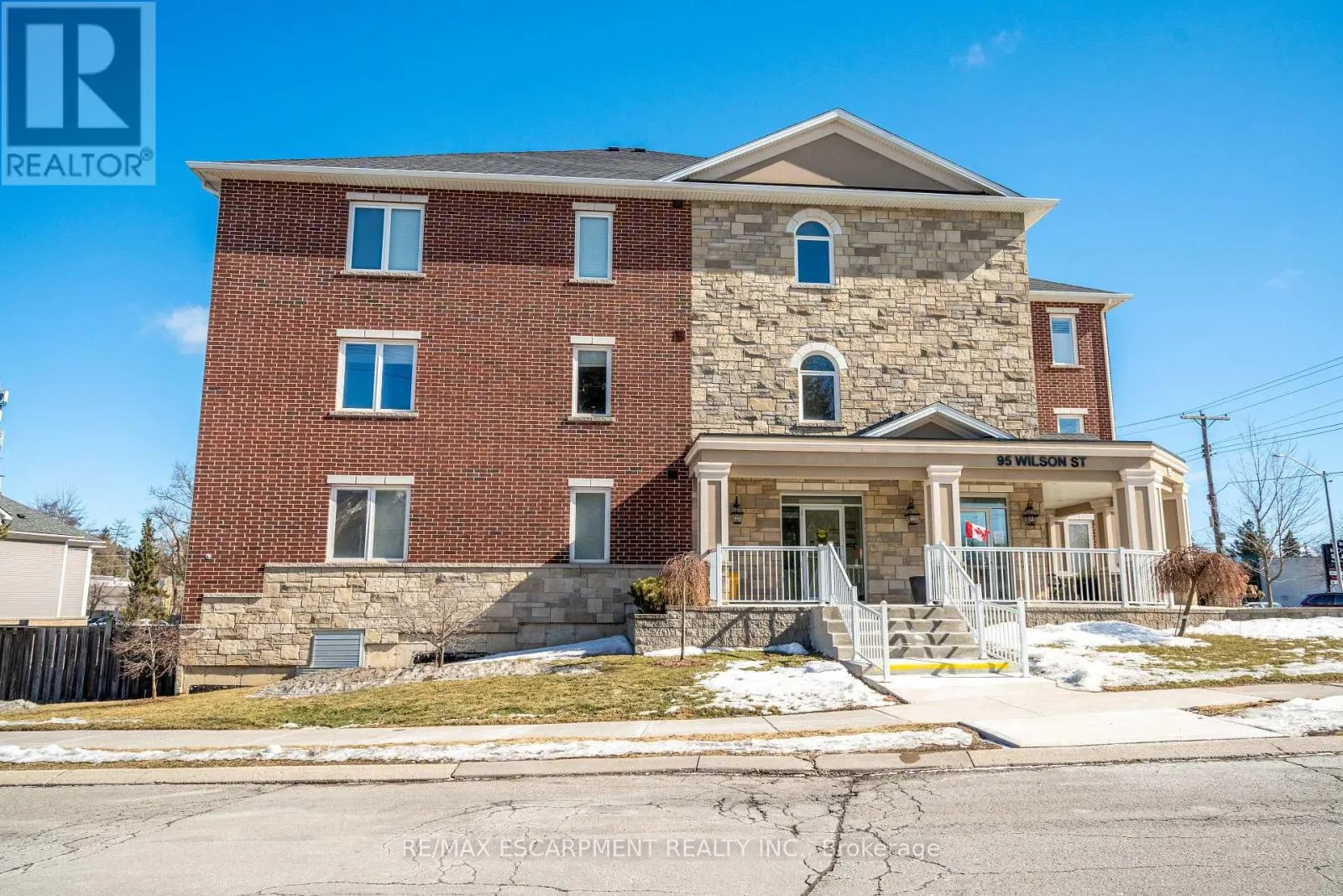 204 - 95 WILSON STREET W