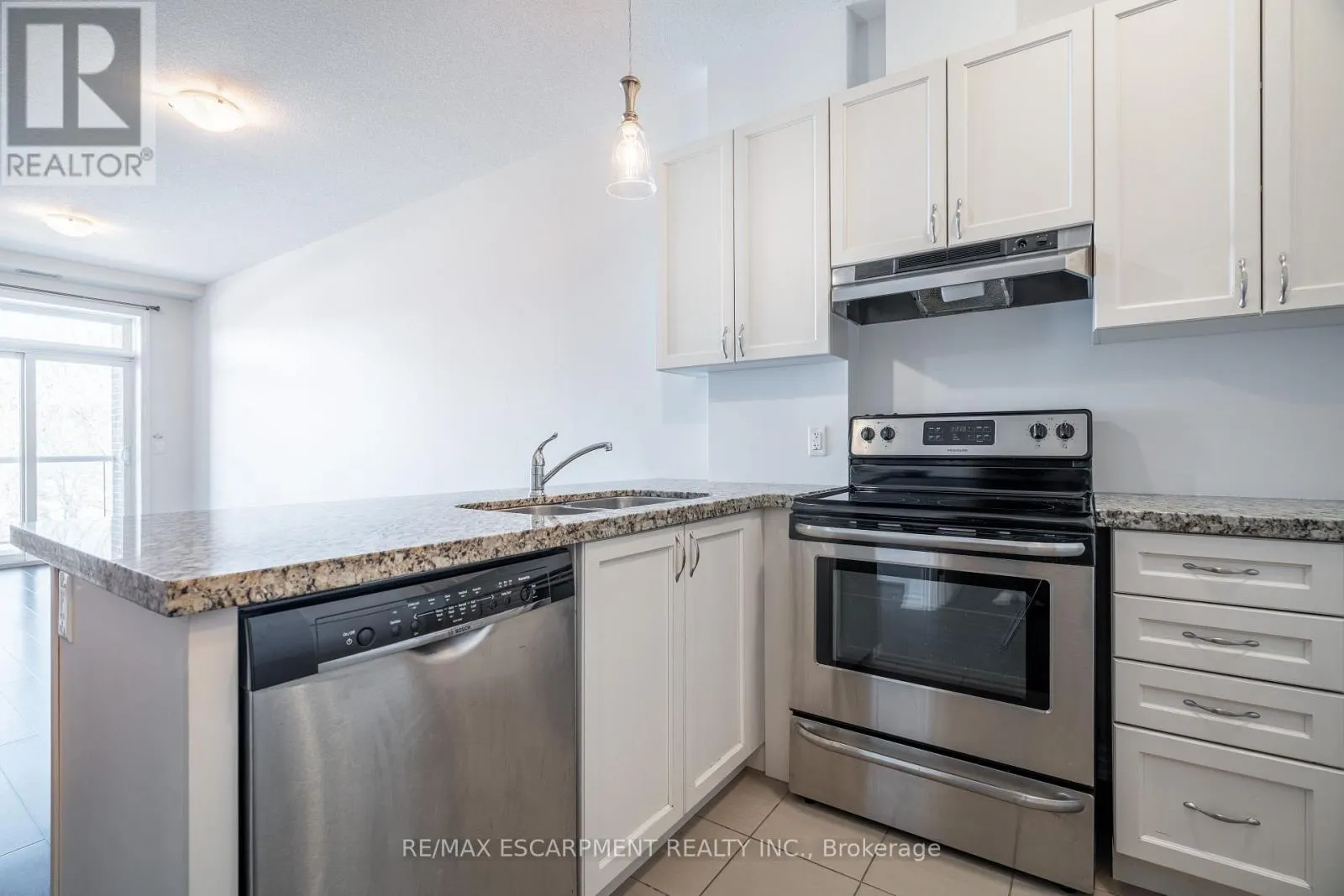 204 - 95 WILSON STREET W