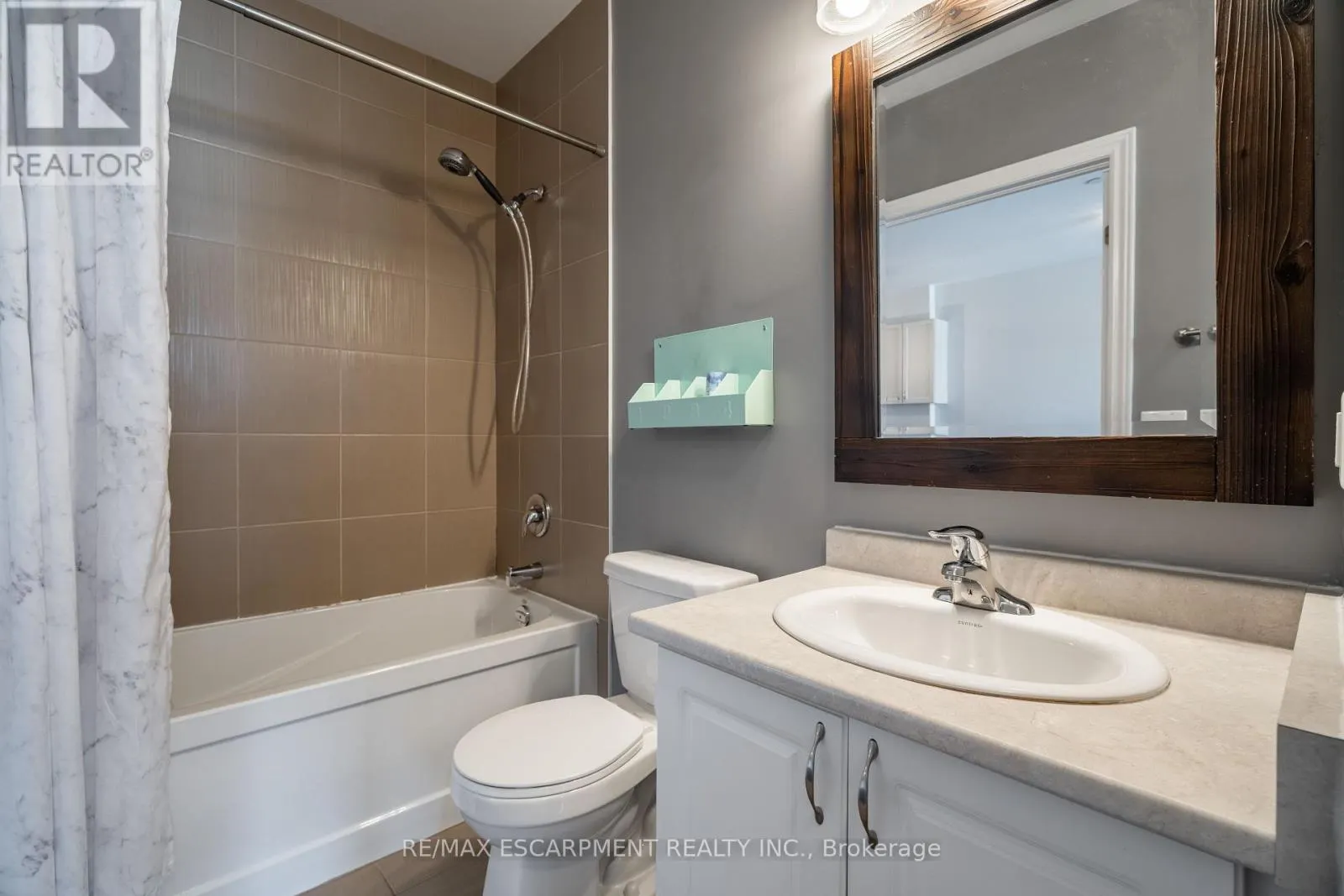 204 - 95 WILSON STREET W
