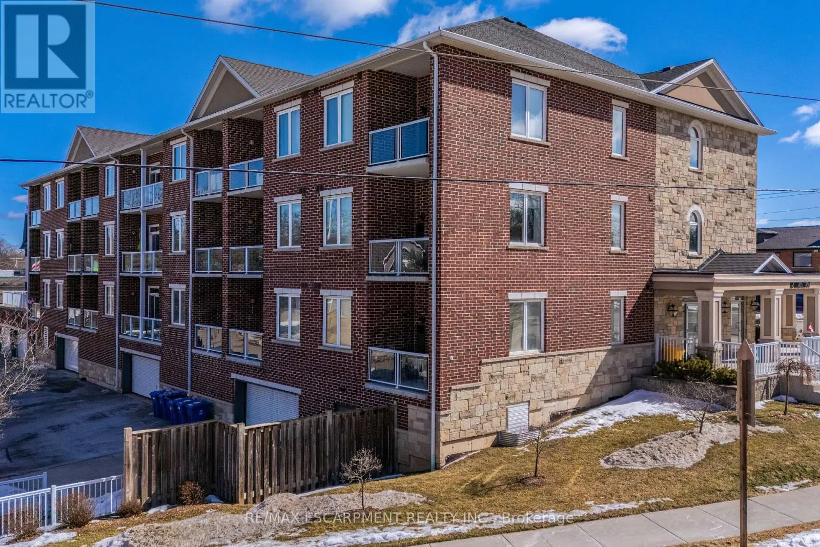 204 - 95 WILSON STREET W