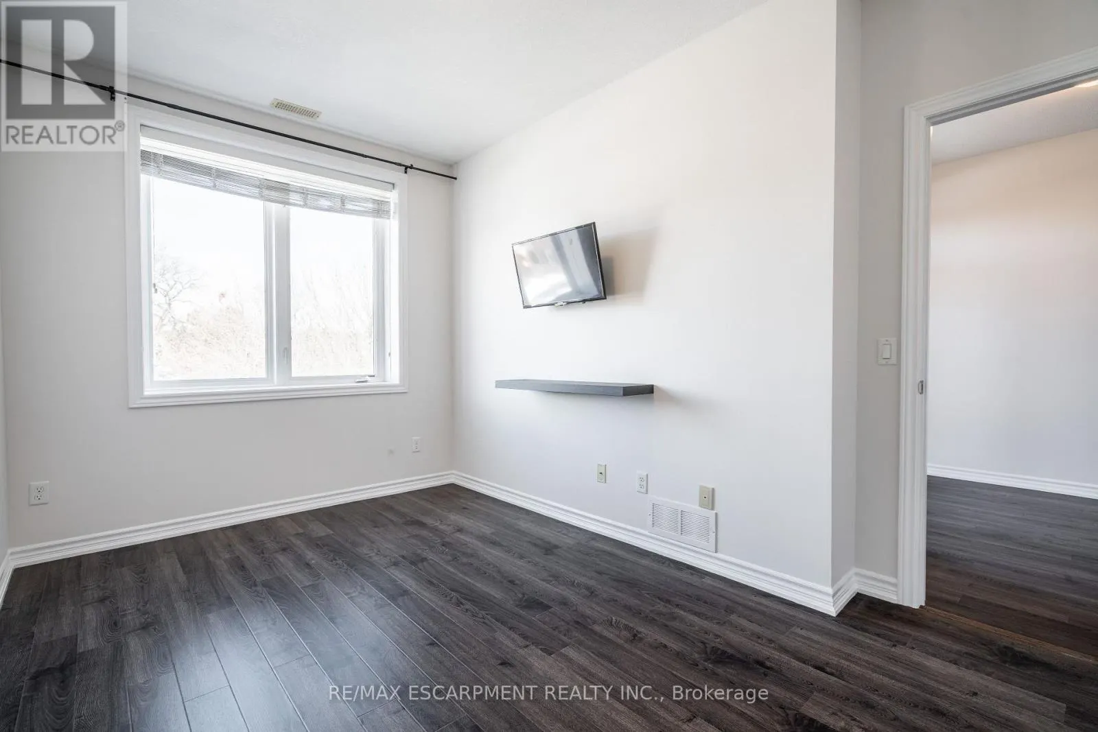 204 - 95 WILSON STREET W