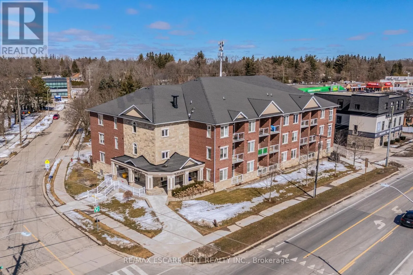 204 - 95 WILSON STREET W