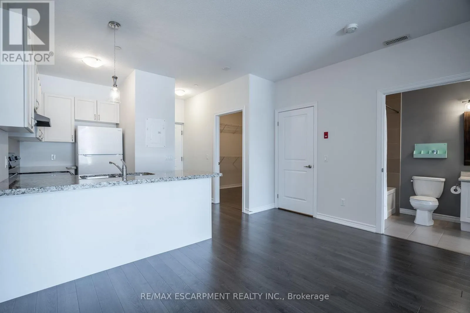 204 - 95 WILSON STREET W