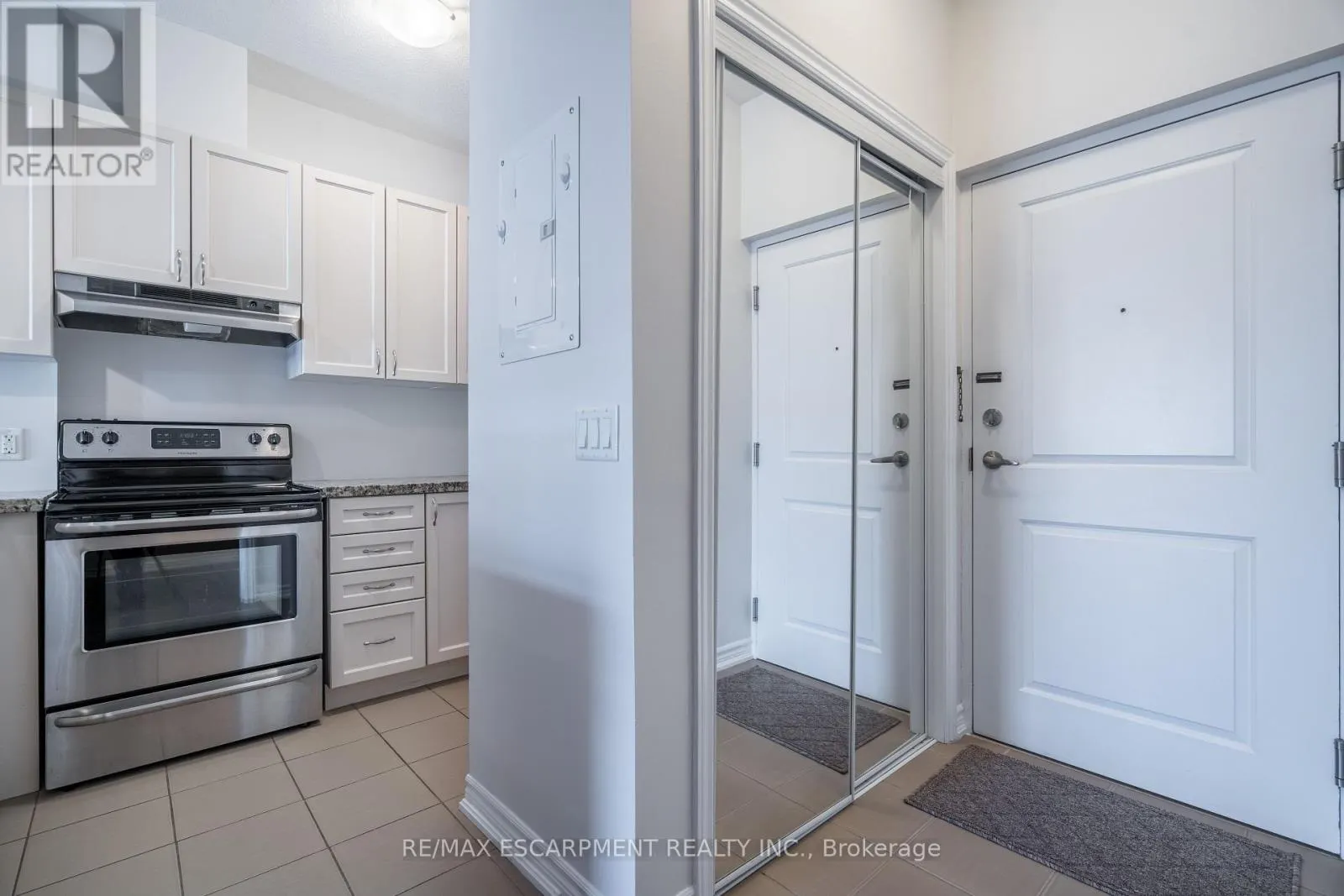 204 - 95 WILSON STREET W