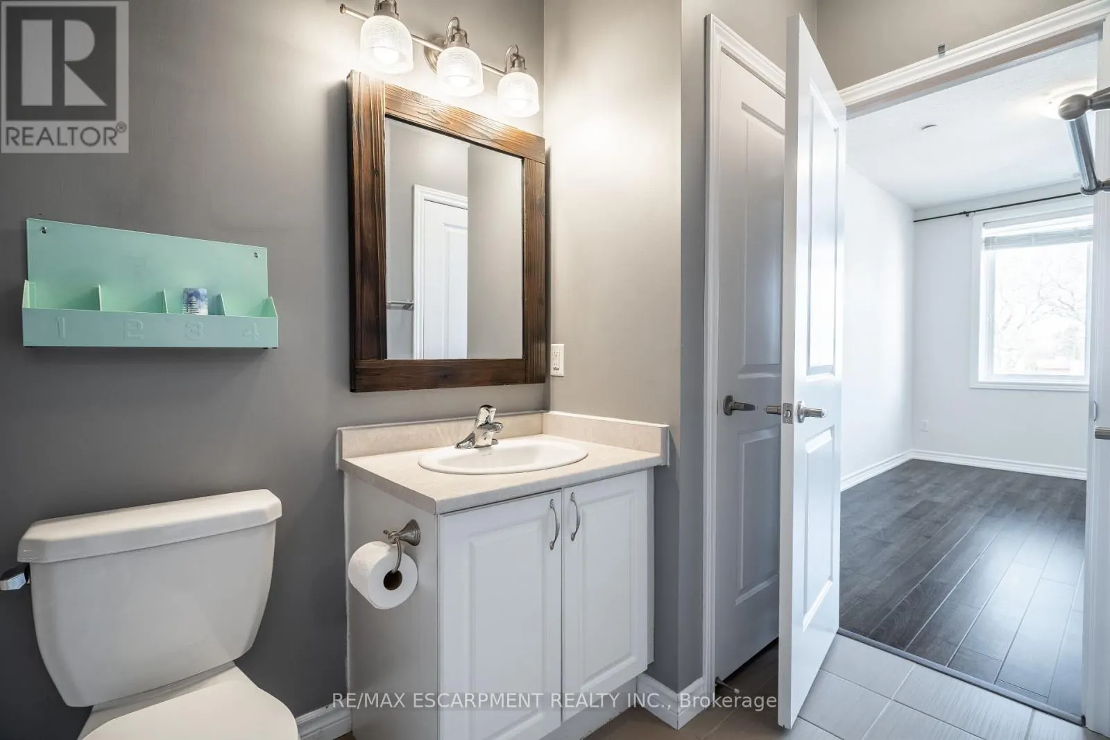 204 - 95 WILSON STREET W