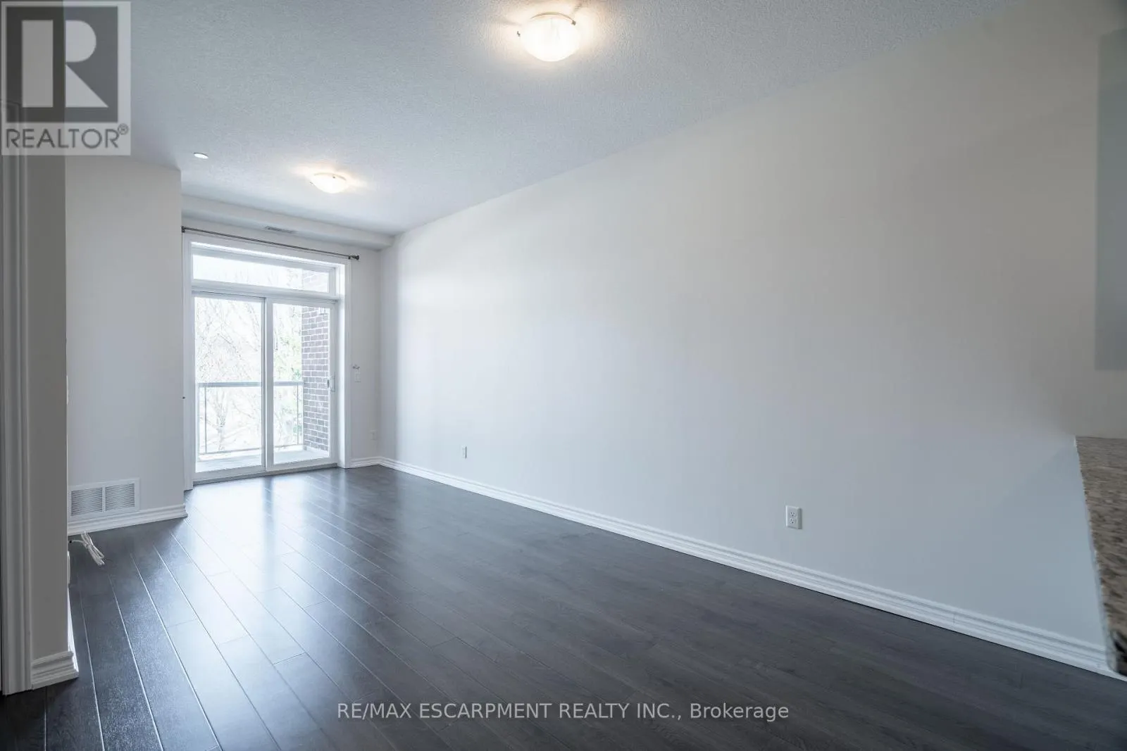 204 - 95 WILSON STREET W