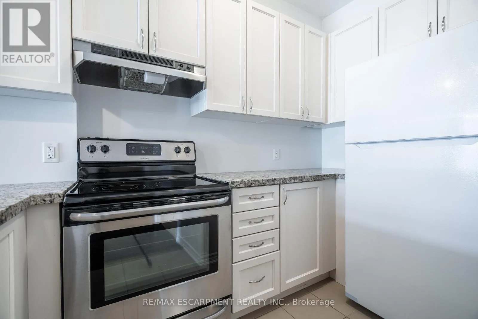 204 - 95 WILSON STREET W