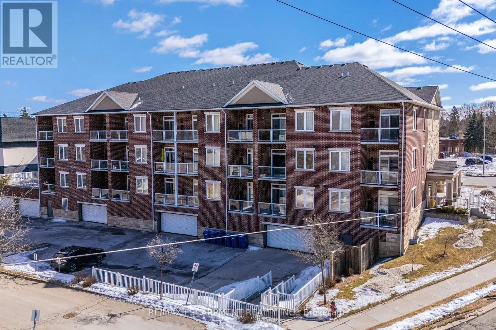 204 - 95 WILSON STREET W