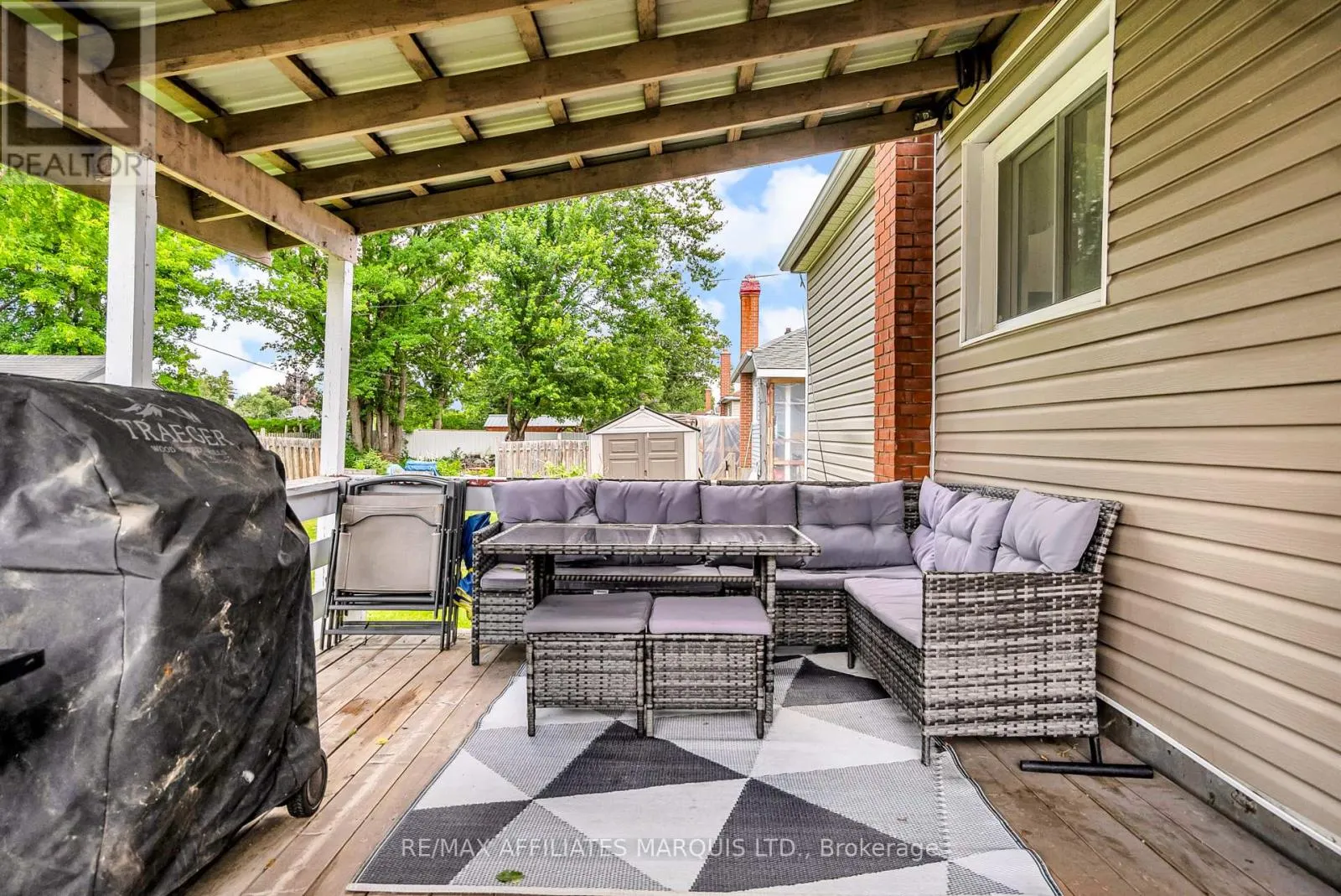 1102 LARIN AVENUE