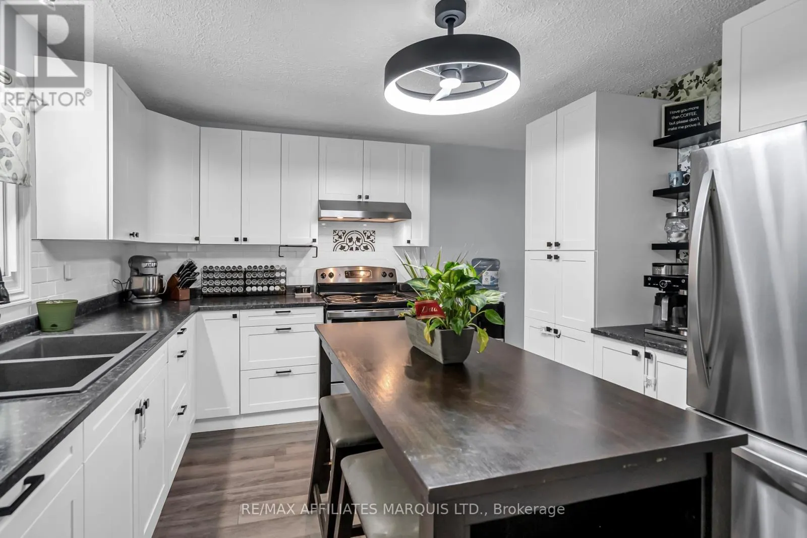 1102 LARIN AVENUE