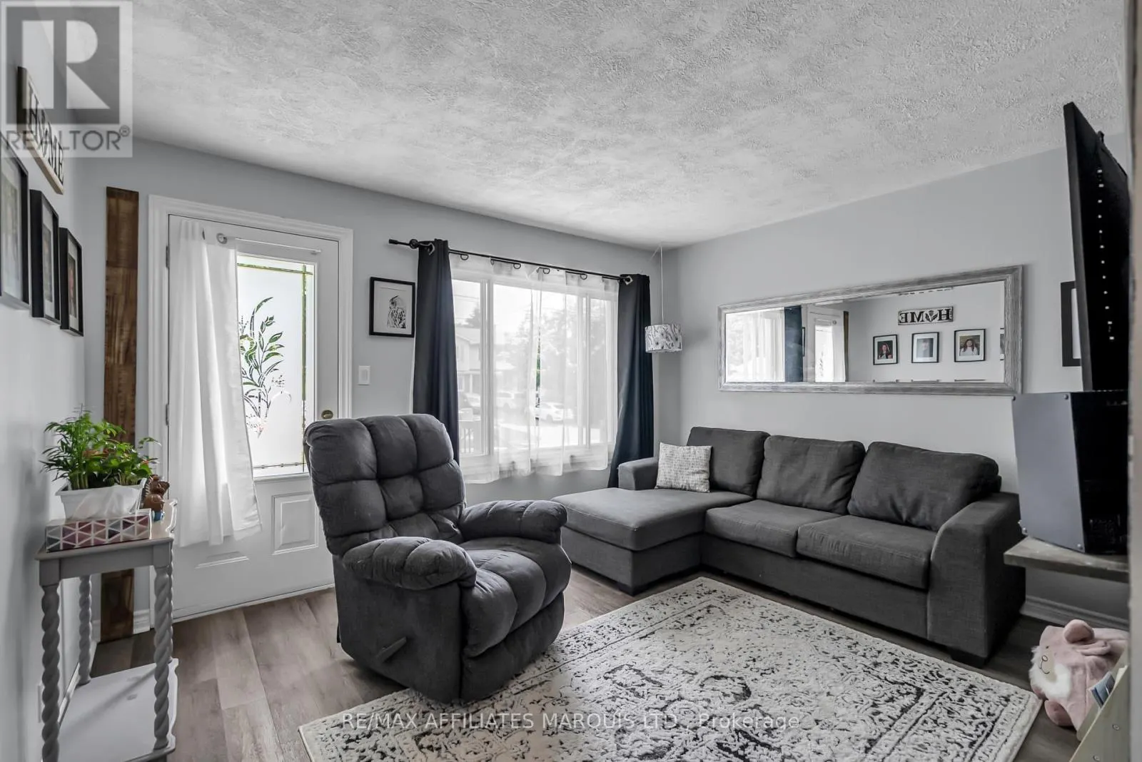 1102 LARIN AVENUE