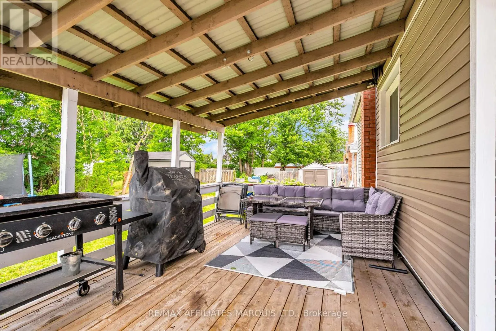 1102 LARIN AVENUE