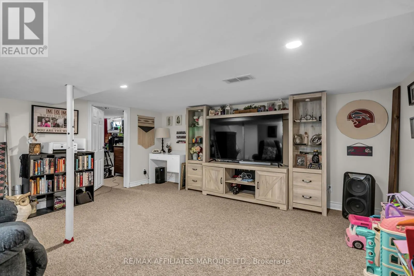 1102 LARIN AVENUE