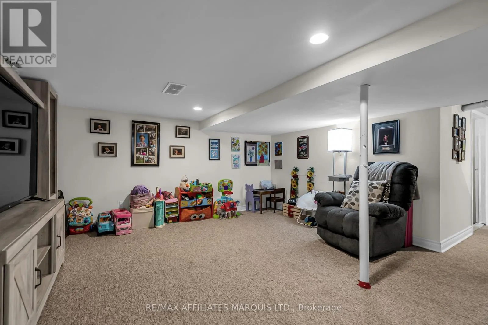 1102 LARIN AVENUE